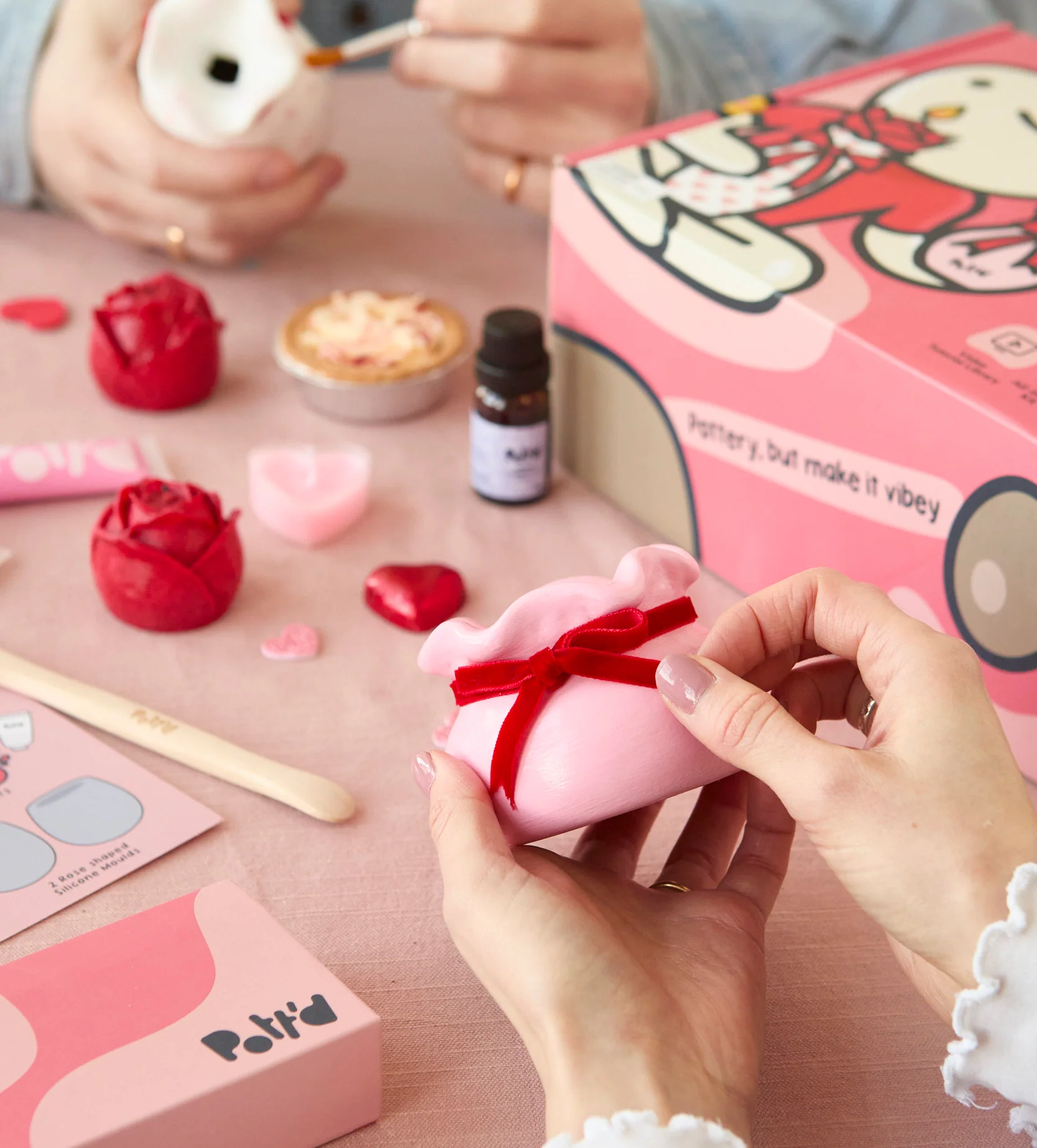 Red Rose Candle & Mug Bundle - Image 4